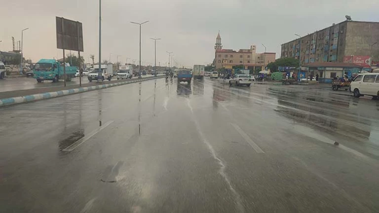 بالصور.. أمطار متوسطة في السويس