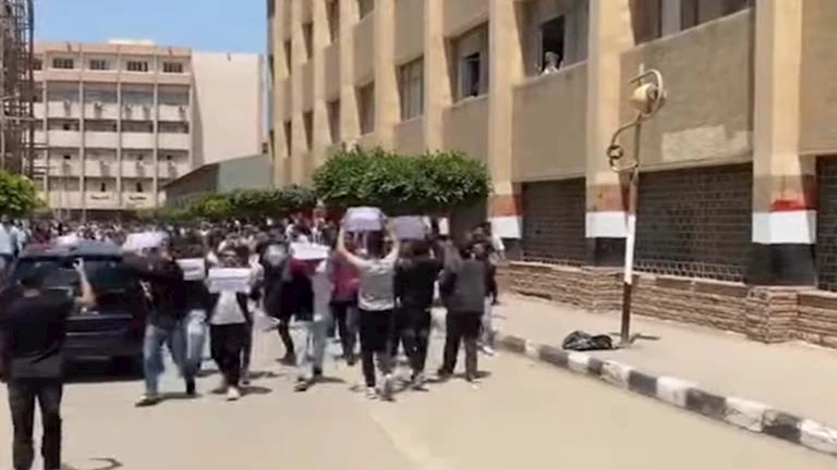 سقوط غامض من الطابق الخامس.. طلاب جامعة الزقازيق يطالبون بكشف ملابسات مصرع الطالبة روان