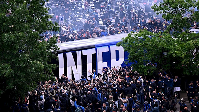 ليلة الحلم الكبير.. جماهير الإنتر تزحف إلى “جوسيبي مياتزا” قبل موقعة برشلونة