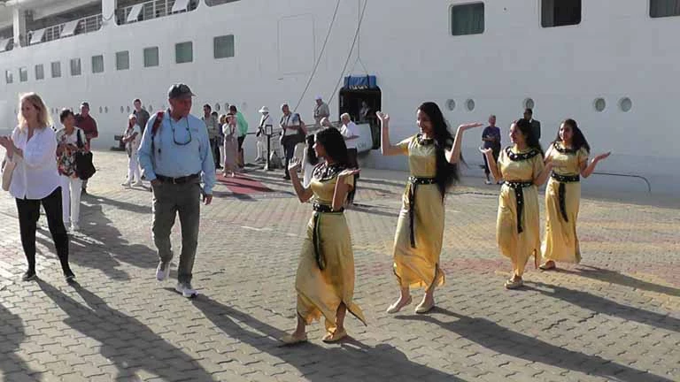 البحار السبعة العظيمة تعود.. وصول 834 سائحًا أجنبيًا إلى ميناء الإسكندرية- صور