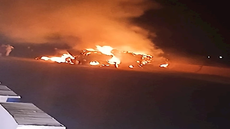 تفحم سيارة نقل أعلى “صحراوي الجيزة”