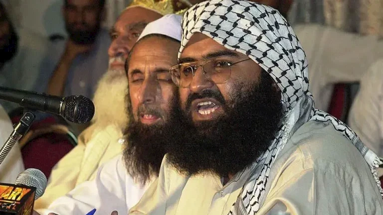 من هو مسعود أزهر.. الرجُل الذي وضع الهند وباكستان على حافة الحرب؟