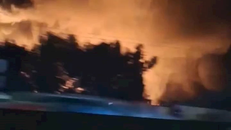 اندلاع حريق هائل في مصنع كراسي بلاستيكية بالمنوفية -صور