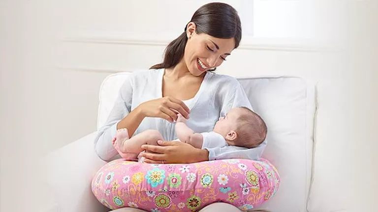 تنبيه من الصحة للأمهات: “اللبن الذهبي” بعد الولادة ليس فاسدًا