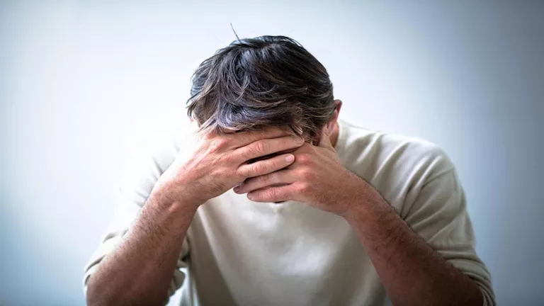 لماذا نشعر بالمزاج السيئ في العمل؟..إليك السبب والحل