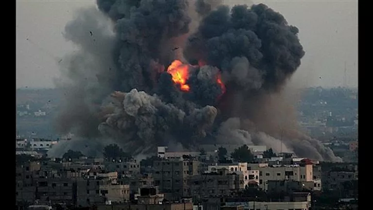 الاحتلال يقصف خيام نازحين في غزة ويُسفر عن استشهاد 11 مدنيًا