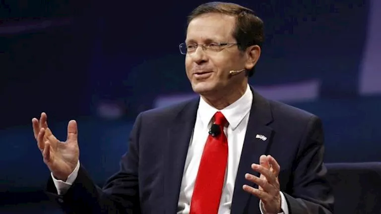 رئيس إسرائيل يدعو فرنسا للتحرك بعد الاعتداءات على مواقع يهودية في باري