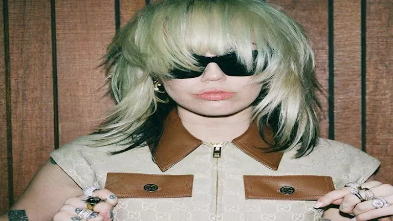 أصيبت به النجمة الأمريكية مايلي سايرس.. 5 علامات تنذر بـ تمزق كيس المب