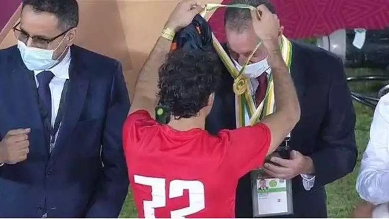 “مختلف عمن حوله”.. محمد هاني يتحدث عن الخطيب كلاعب