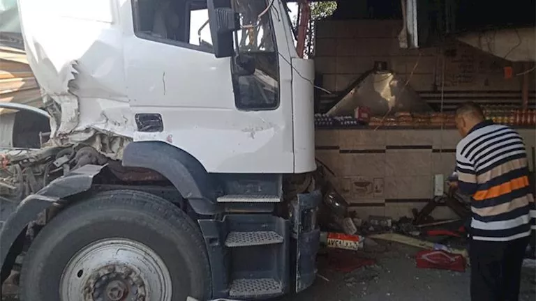 6 مصابين في تصادم ميكروباص و”جامبو” بصحراوي الإسكندرية