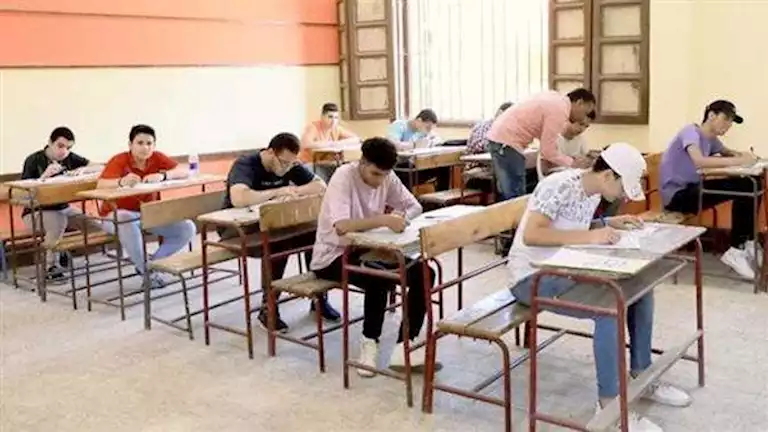 انتظام العمل داخل لجان امتحانات الثانوية العامة في الدقهلية