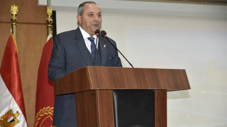 محافظ بورسعيد يعتمد نتيجة الشهادة الإعدادية بنسبة نجاح 85%