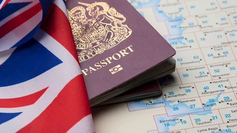 السفارة البريطانية بالكويت تحذر رعاياها من مخاطر السفر للخليج