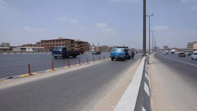 “النقل” تبحث تفعيل مخالفة رادعة للتعدي على مسار الأتوبيس الترددي