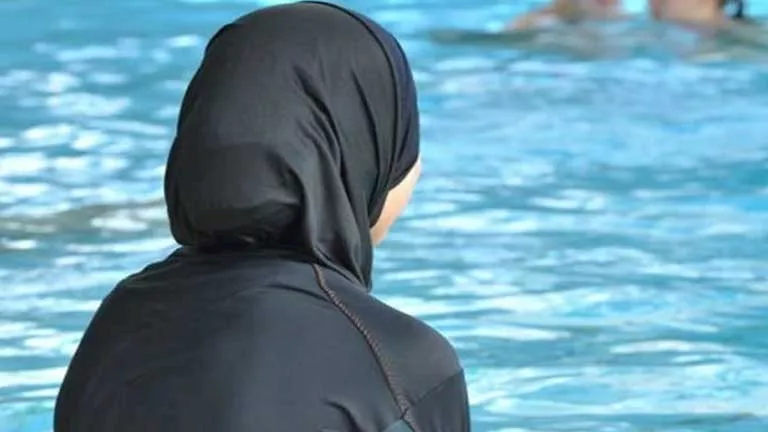 منها ارتداء النساء للملابس المحتشمة.. سوريا تفرض ضوابط جديدة على اللبا