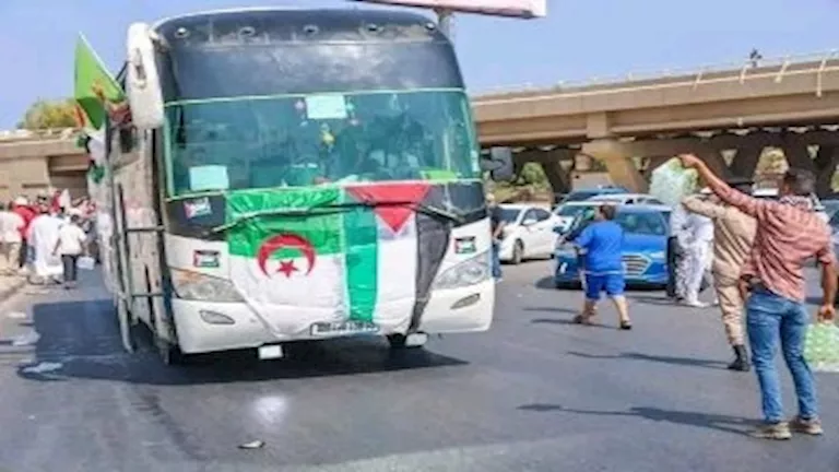 قافلة “الصمود” تصل طرابلس وسط ترحيب شعبي