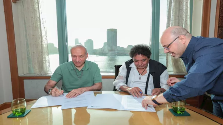 بالفيديو.. “روتانا” تطرح أغنية “ملامحنا” للكينج محمد منير على “يوتيوب”