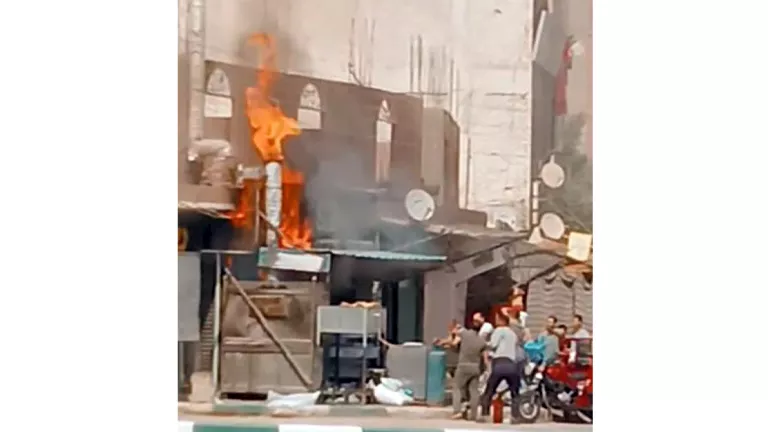 إخماد حريق بمطعم شهير في الوادي الجديد