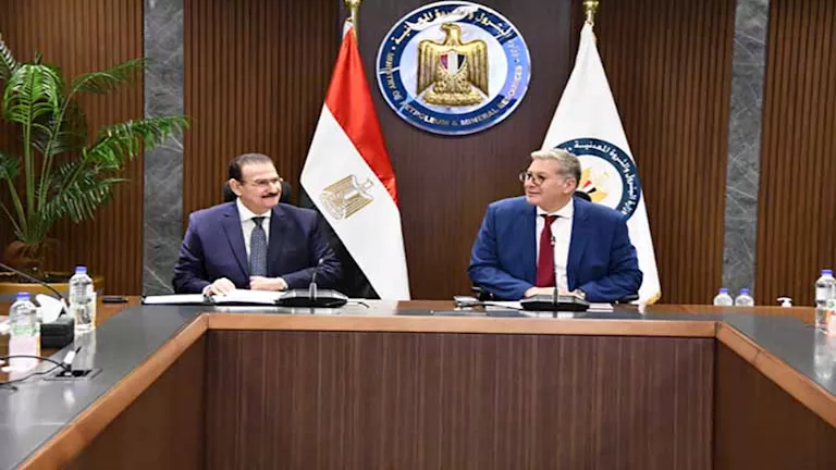 وزير البترول يبحث مستجدات مشروع أبوطرطور لإنتاج حامض الفوسفوريك