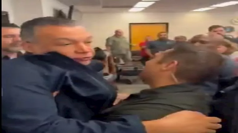 بسبب سؤال.. طرد مسؤول أمريكي بالقوة من مؤتمر صحفي لوزيرة الأمن