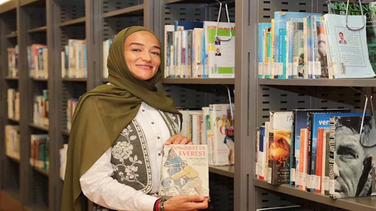 منال رستم.. أول مصرية تصل لقمة إيفرست تحكي إنجازها في مكتبة الإسكندرية