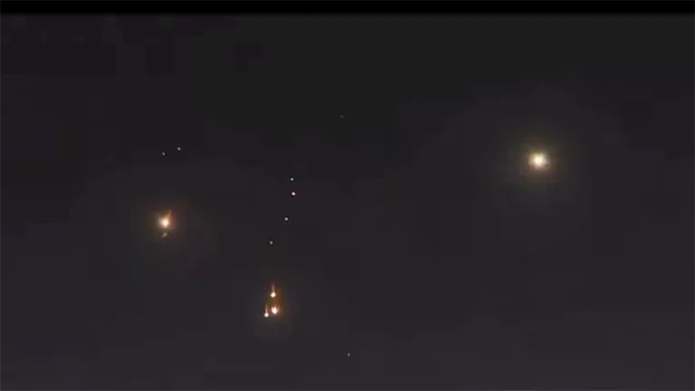 صاروخ إيراني يصيب 10 أشخاص وسط إسرائيل