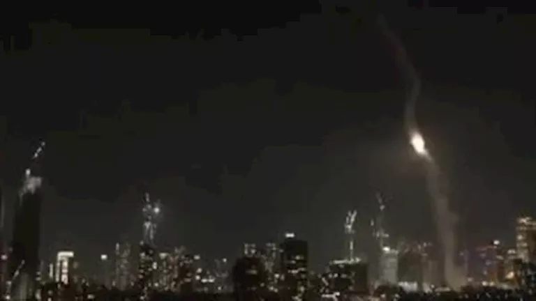 إعلام عبري: حريق قرب وزارة الدفاع في تل أبيب