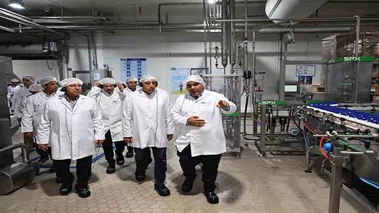 رئيس الوزراء يتفقد مصنع شركة “بيتي” لمنتجات الألبان بالنوبارية