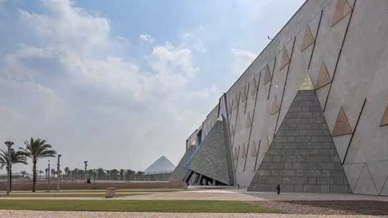 توضيح مهم من السياحة بشأن تأجيل افتتاح المتحف المصري الكبير