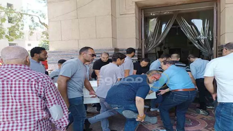 بالصور| مدحت العدل أبرز حضور جنازة نجل صلاح الشرنوبي