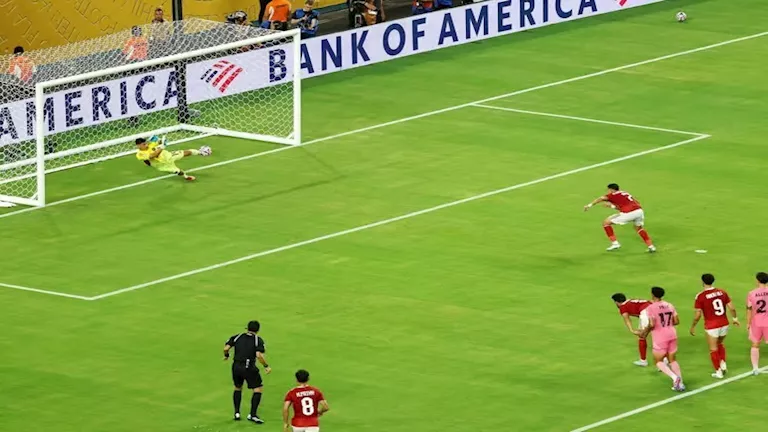 فيديو اعتراضات وسام أبو علي وزيزو على تريزيجيه بسبب ركلة الجزاء