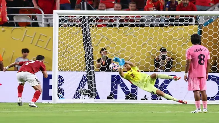 أحمد شوبير يفجر مفاجأة بشأن عقوبة تريزيجيه