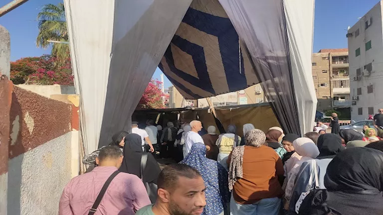 في 104 لجنة.. توافد طلاب الثانوية على لجان الامتحانات بالقليوبية- صور