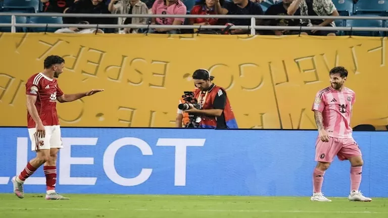 لقطة مثيرة للجدل بين ياسر إبراهيم وميسي في مباراة الأهلي وإنتر ميامي