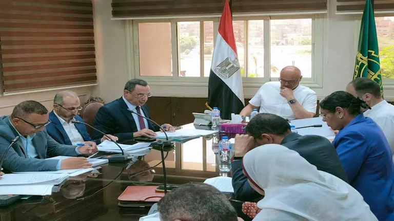 محافظ القليوبية يترأس اجتماع مجلس المناطق الصناعية