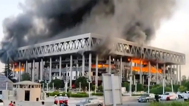 بعد استهدافه.. مقتل عدد من موظفي التلفزيون الإيراني | فيديو