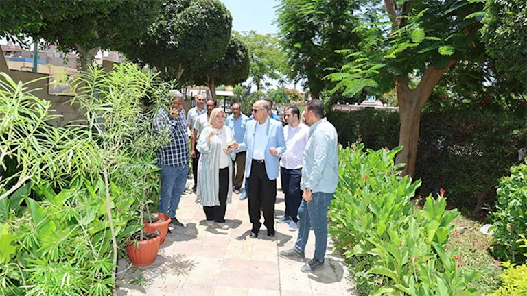 محافظ المنيا يبحث استثمار الأراضي غير المستغلة لتعظيم العوائد (صور)