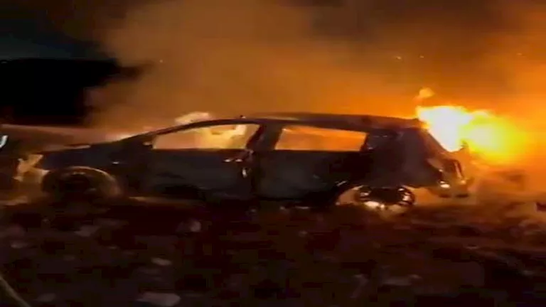 حريق بالقرب من محطة توليد الكهرباء في مدينة حيفا إثر سقوط صواريخ إيران