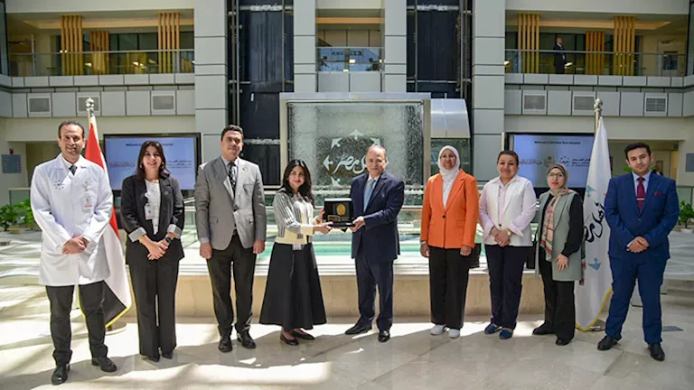 رئيس هيئة الدواء يزور مستشفى أهل مصر للحروق: نموذج يحتذى به