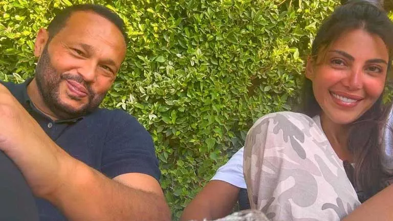 “أنا ورور”.. رجل الأعمال محمد حلاوة ينشر صورة مع زوجته ريهام حجاج