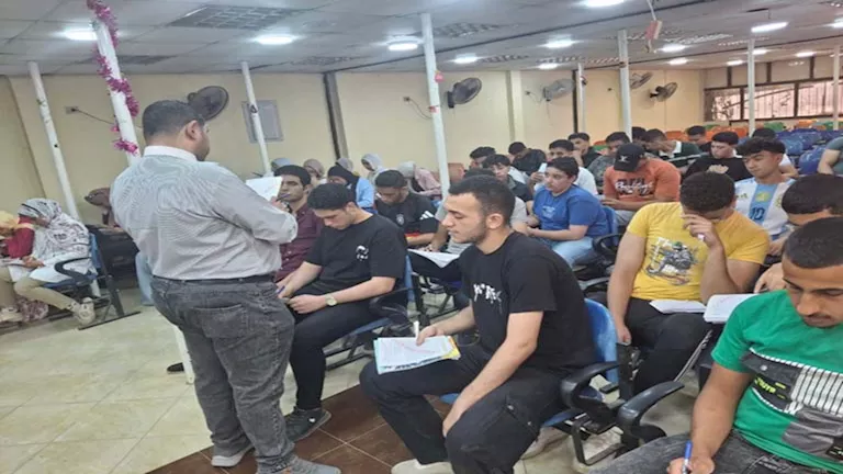 بالصور.. تنظيم مراجعات مجانية لطلاب الثانوية العامة بالبحيرة