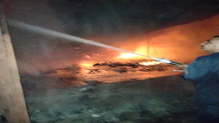 نار خبيز العيش امتدت لأسطوانة البوتاجاز.. إصابة سيدة في حريق بقنا