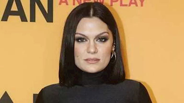 بعد إصابة المغنية البريطانية جيسي جي.. علامات تكشف الإصابة بسرطان الثد