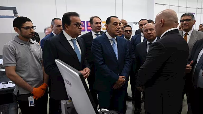 صور.. مدبولي يتفقد أول مصنع لإنتاج أجهزة السونار والرنين بـ 6 أكتوبر