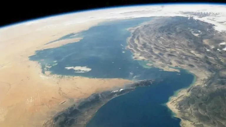 هل تستطيع إيران إغلاق مضيق هرمز وكيف سيؤثر ذلك على العالم؟