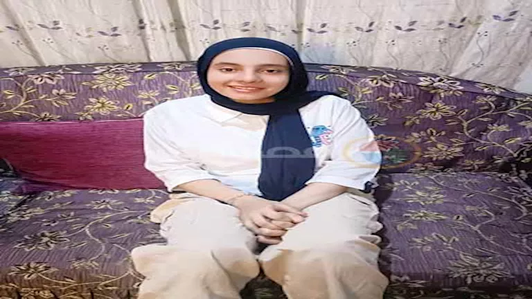 ميرال الأولى بإعدادية المنيا: حلمي الطب وأسرتي سر تفوقي (فيديو وصور)