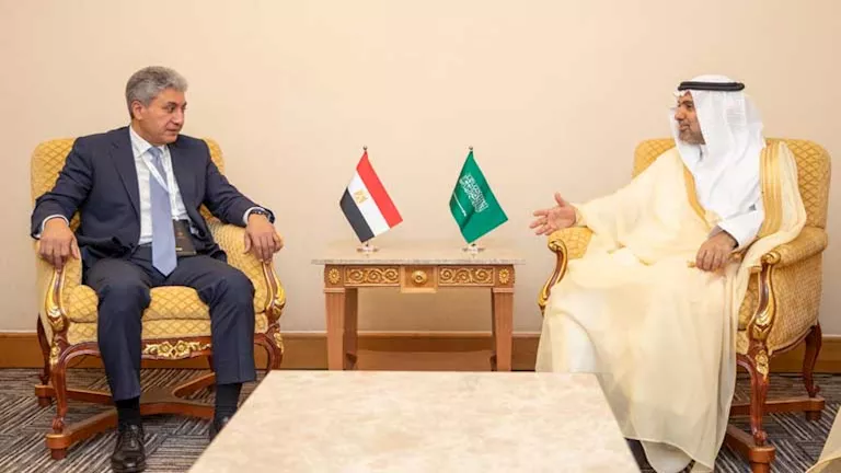 وزير السياحة والآثار يشارك في ندوة الحج الكبرى بالسعودية