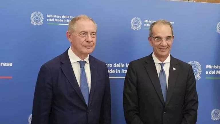 مباحثات بين وزيرا الاتصالات والصناعة الإيطالى في مجال الذكاء الاصطناعي