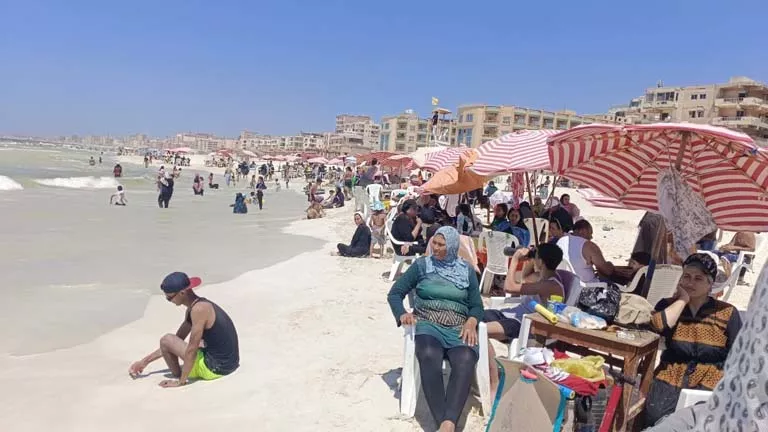 إغلاق شاطئين والمصايف تناشد الزوار.. ماذا يحدث بالإسكندرية؟ – صور