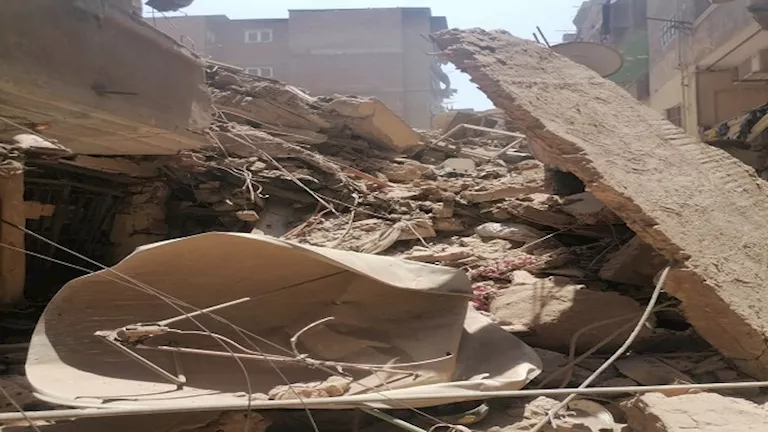 مصدر: 3 جثث و8 مصابين في انهيار عقارين بحدائق القبة